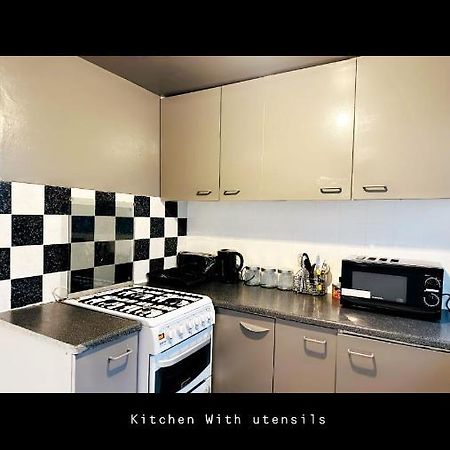 2 Bedroom Double Bed In East Лондон Экстерьер фото