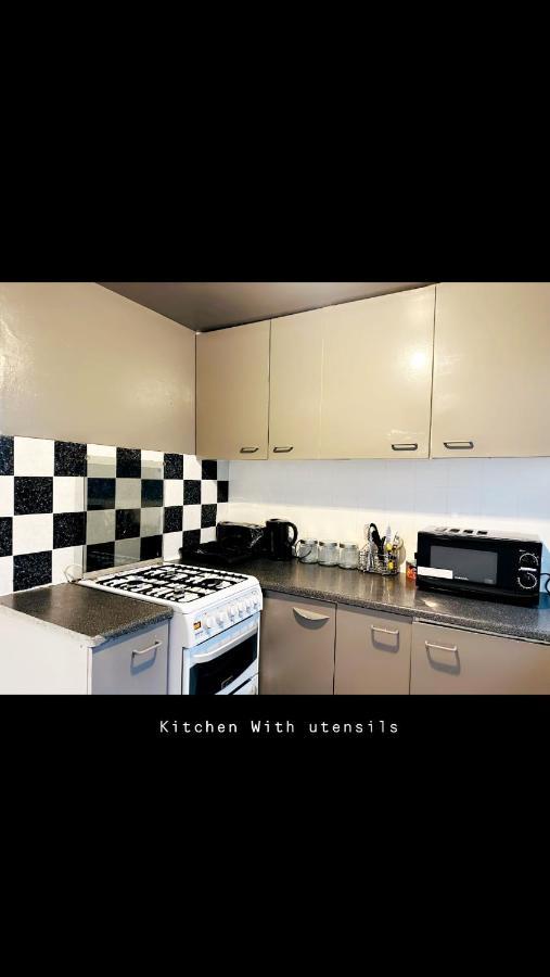 2 Bedroom Double Bed In East Лондон Экстерьер фото