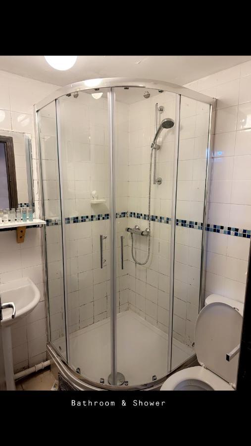 2 Bedroom Double Bed In East Лондон Экстерьер фото