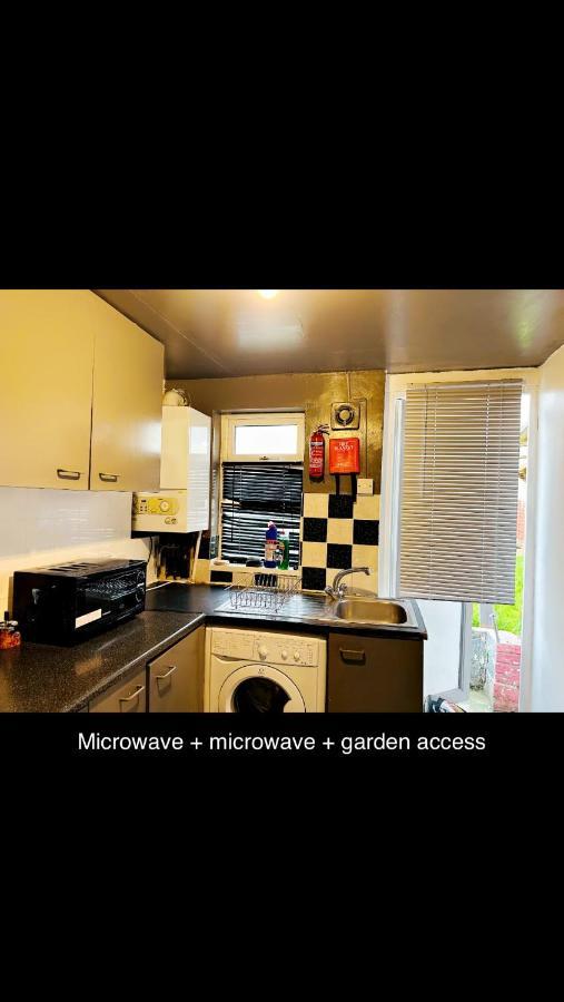 2 Bedroom Double Bed In East Лондон Экстерьер фото