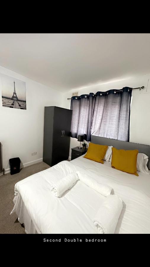 2 Bedroom Double Bed In East Лондон Экстерьер фото